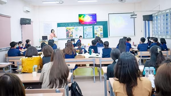 Giải pháp nào để chặn “làn sóng” giáo viên nghỉ việc, chuyển trường?