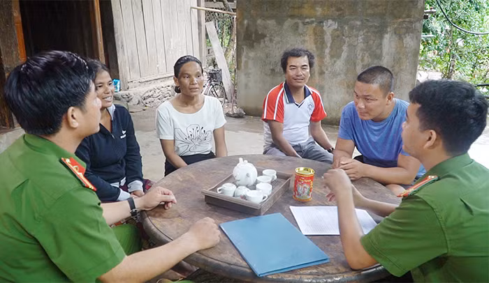 Cấp căn cước công dân gắn chíp cho công dân Lào có quốc tịch Việt Nam tại khu vực biên giới -0