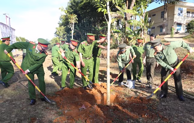 Công an Đắk Nông phát động “Tết trồng cây đời đời nhớ ơn Bác Hồ” -0
