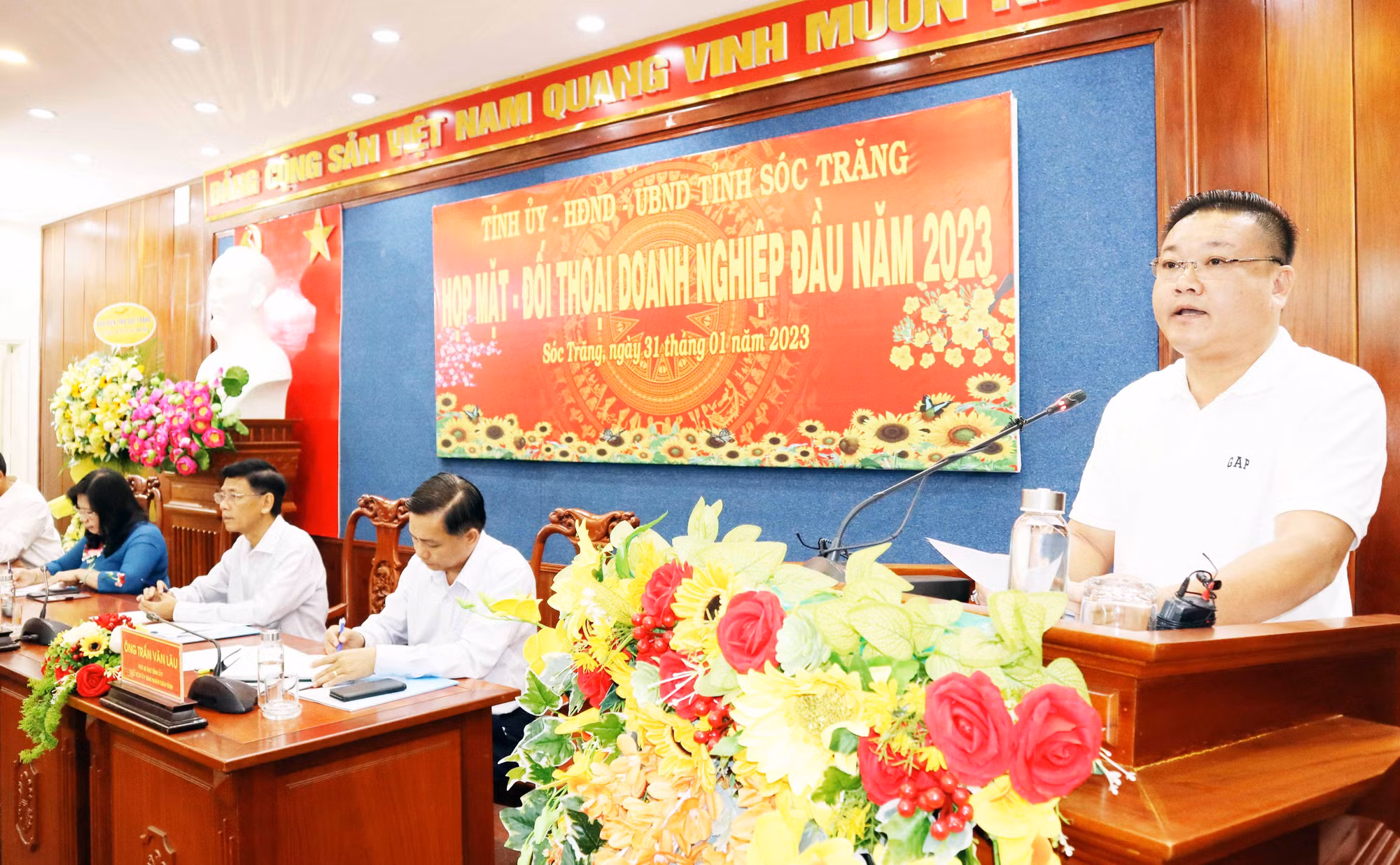 Lãnh đạo tỉnh Sóc Trăng đối thoại với doanh nghiệp -0