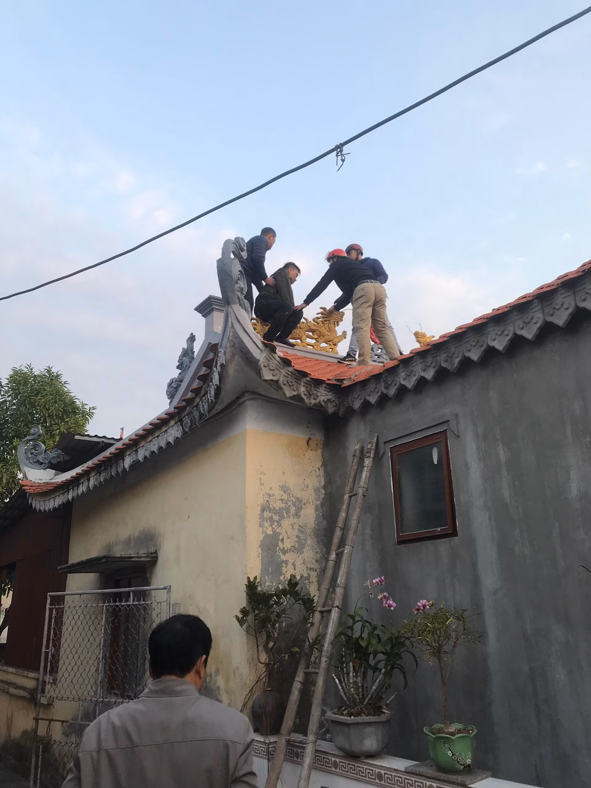 Chém bác rể của vợ vì nghĩ có ma xó -0
