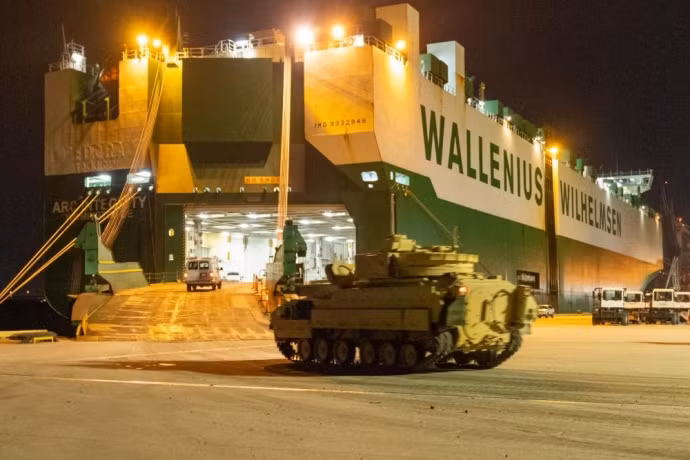 Lô hơn 60 thiết giáp Bradley của Mỹ sang chiến trường Ukraine -0
