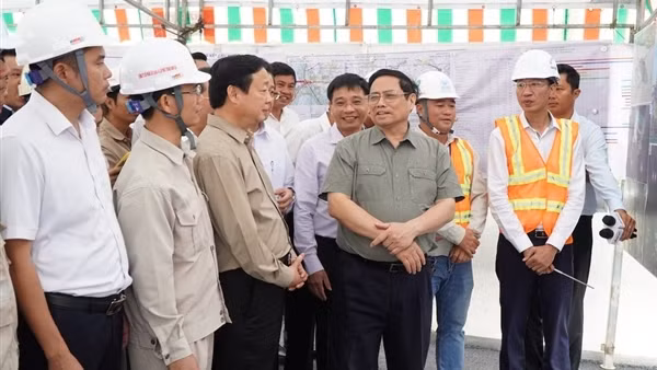 Thủ tướng thị sát công trường cầu Mỹ Thuận 2, đôn đốc các dự án cao tốc ĐBSCL