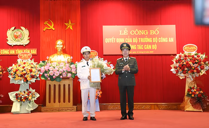 Công bố Quyết định của Bộ trưởng Bộ Công an về công tác cán bộ -1