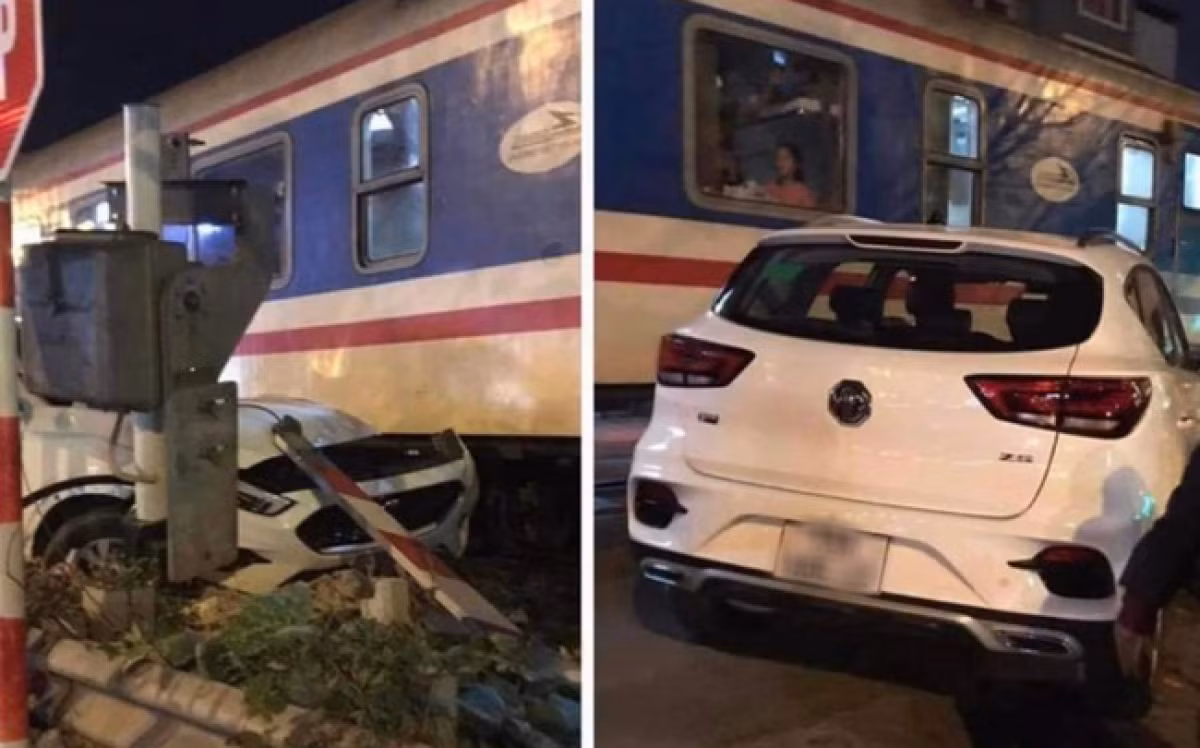 Tàu hỏa lại va chạm ô tô ở Hà Nội -0
