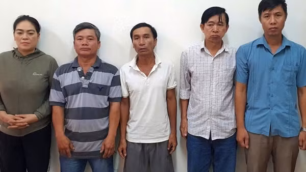 Cháu mượn nhà chú để tổ chức đánh bạc