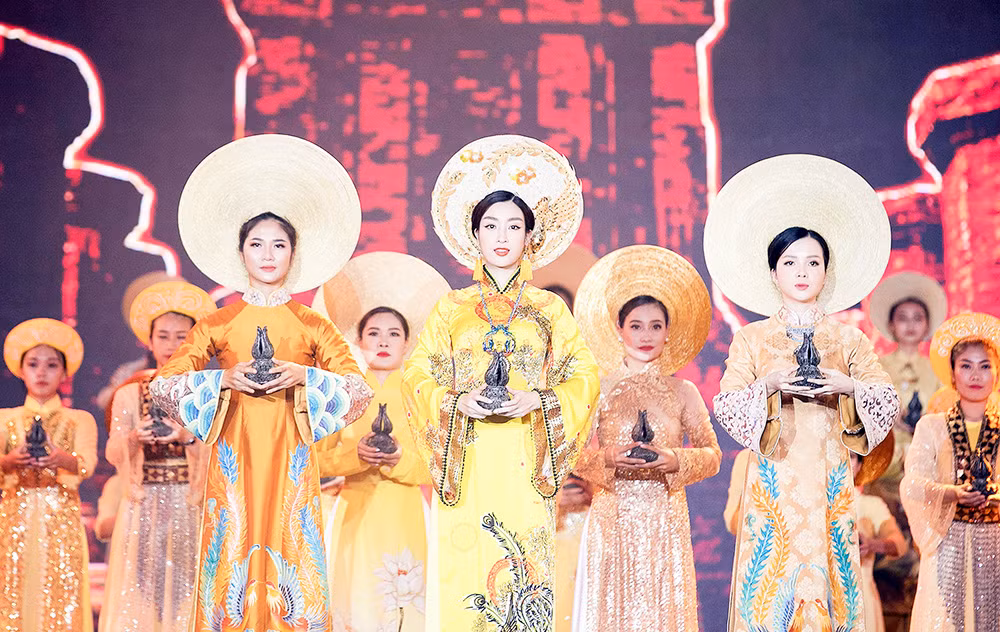 Trầm Hương Các -1