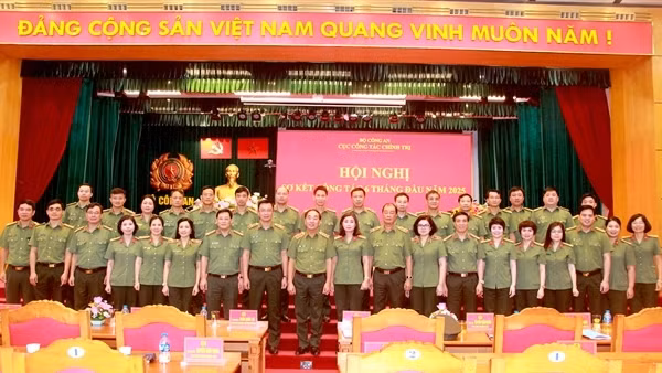 Phát huy vai trò công tác chính trị trong xây dựng Đảng, xây dựng lực lượng CAND