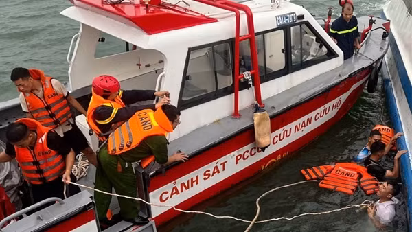 Đã cứu được 11 người vụ đắm tàu trên Vịnh Hạ Long