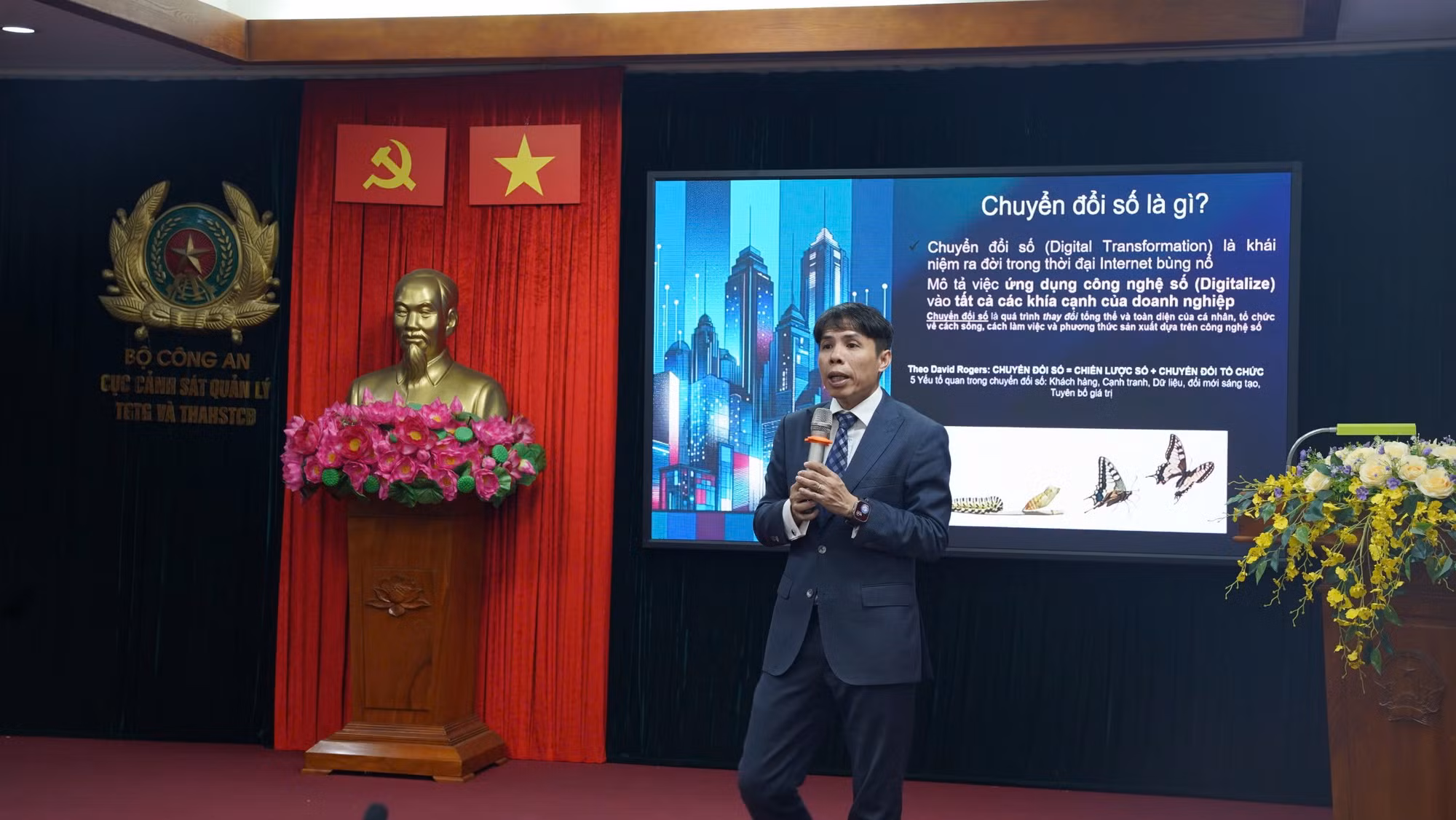 chuyên gia.jpg -0