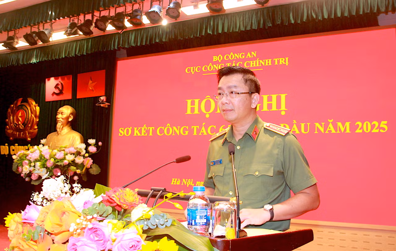 Phát huy vai trò của công tác chính trị -0