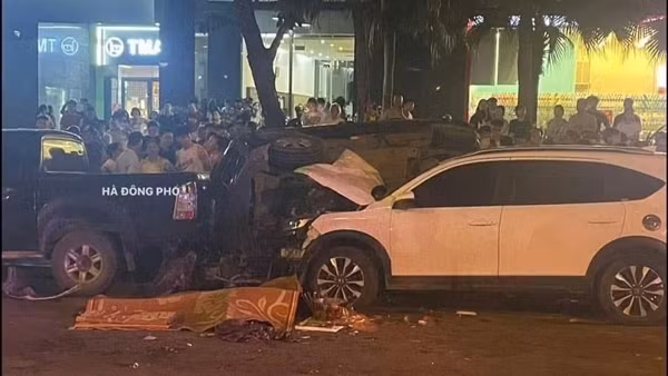 Xe tông liên hoàn ở Hà Nội, 1 người tử vong