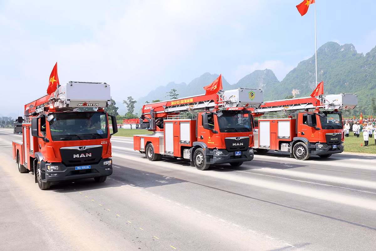 Loạt phương tiện đặc chủng của Công an, Quân đội diễu hành A80 -8