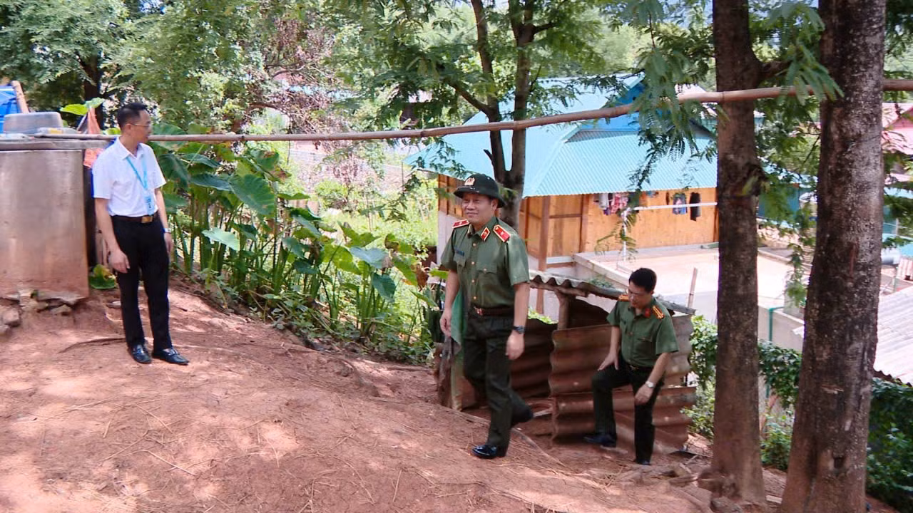 Bộ Công an khảo sát, triển khai xoá nhà dột nát cho cựu Phó trưởng Công an xã tại Sơn La -1