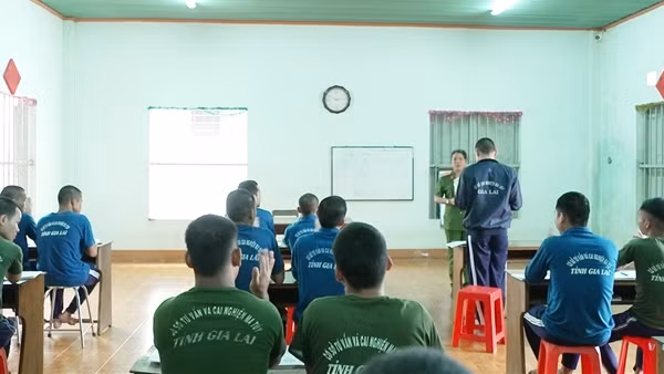 Những cán bộ cảnh sát miệt mài “gieo” con chữ ở cơ sở cai nghiện