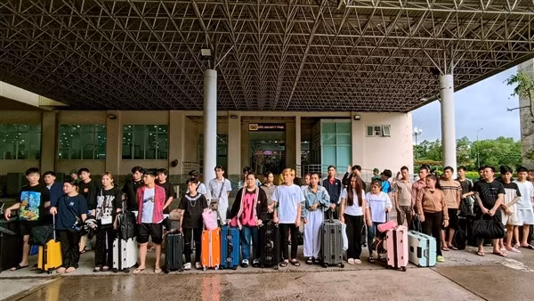 Tiếp nhận 45 công dân từ Campuchia, phát hiện 6 đối tượng mang tiền án, tiền sự nguy hiểm
