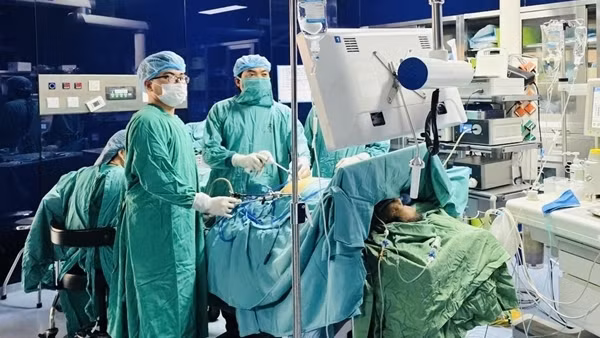 Cụ ông cao tuổi nhất thế giới mắc ung thư tuỵ được phẫu thuật nội soi thành công