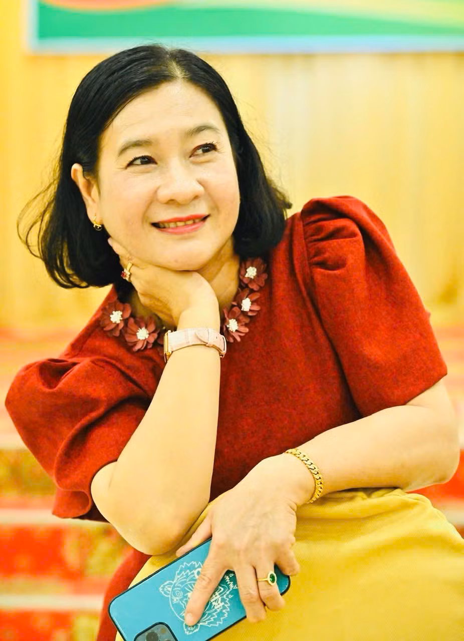 chân dung nhà tho hu%3fnh thúy ki%3fu.jpg -0