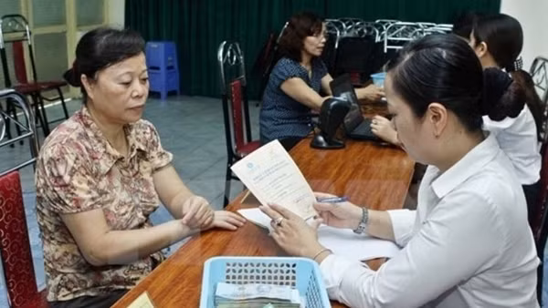 Hướng dẫn thủ tục để nhận trợ cấp hưu trí xã hội với người từ 75 tuổi trở lên