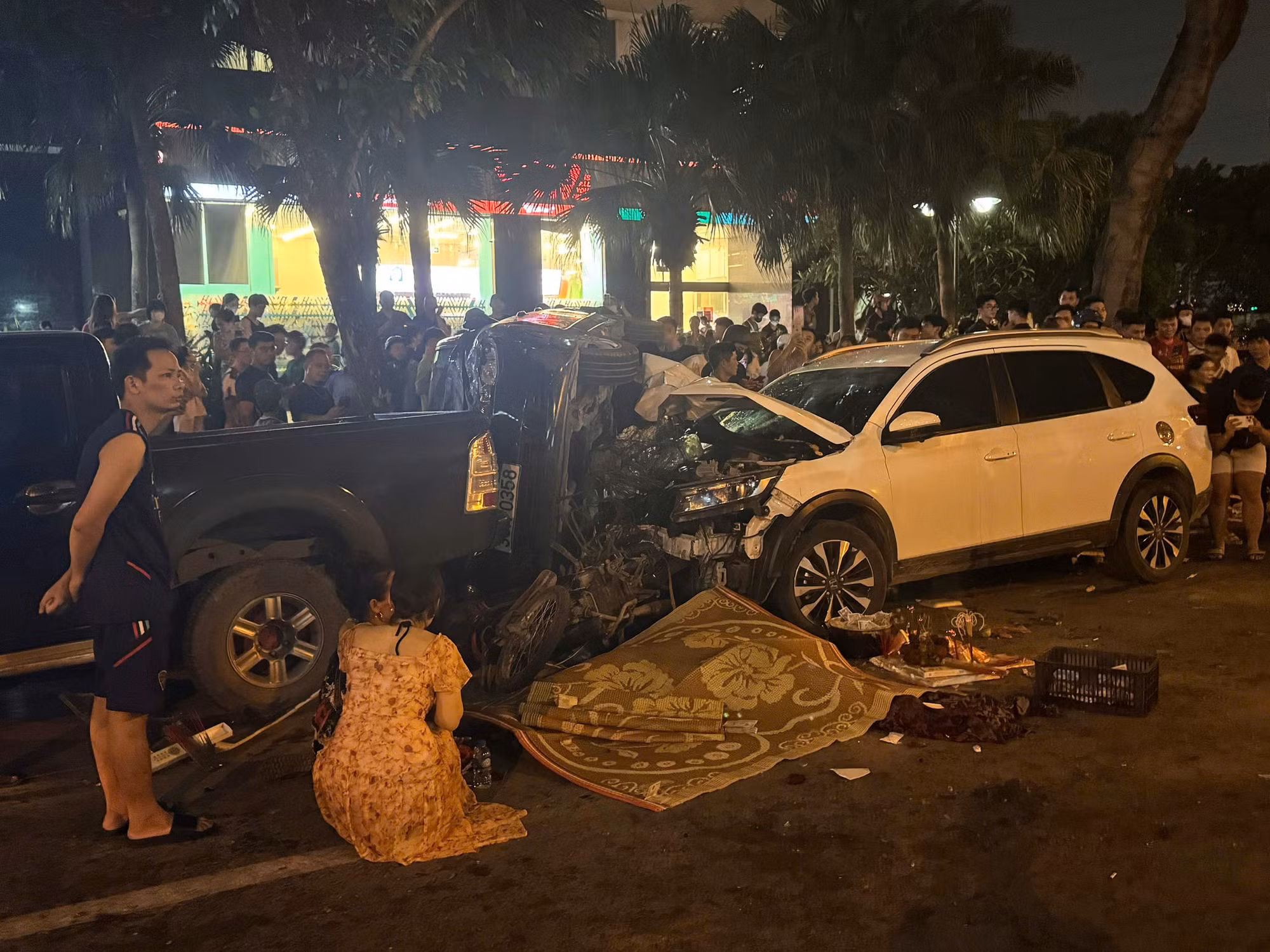 Trước khi gây tai nạn liên hoàn, tài xế ô tô đã chạy ngược chiều nguy hiểm -0