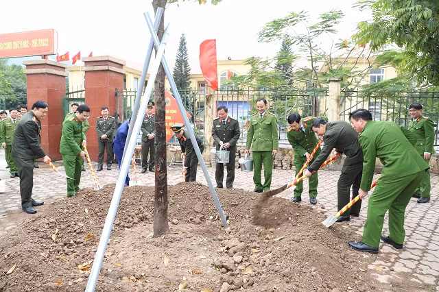 Công an các địa phương phát động Tết trồng cây -0