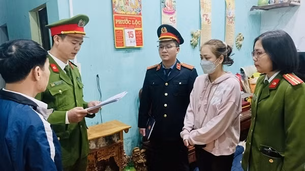 Giám đốc và kế toán bán khống hàng tỷ đồng hóa đơn