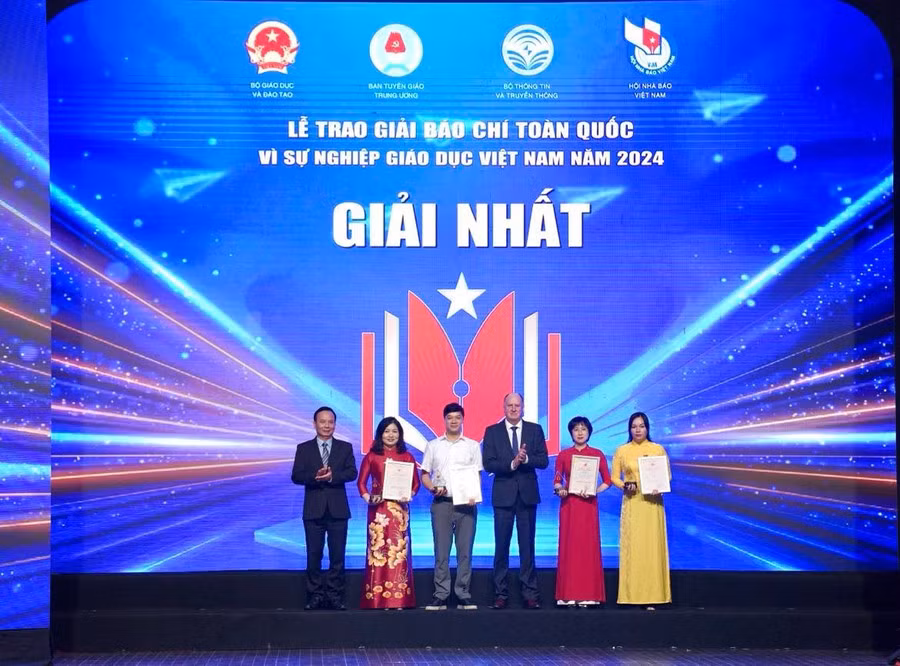 Trao giải báo chí toàn quốc 