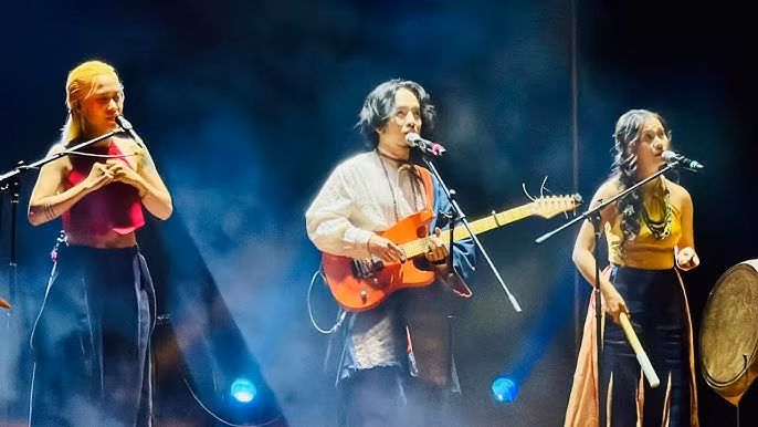 ảnh 2 - cuối tháng 10 vừa qua, ban nhạc indie quyếch đã tổ chức thành công show quyếch concert tại hà nội.jpg -1