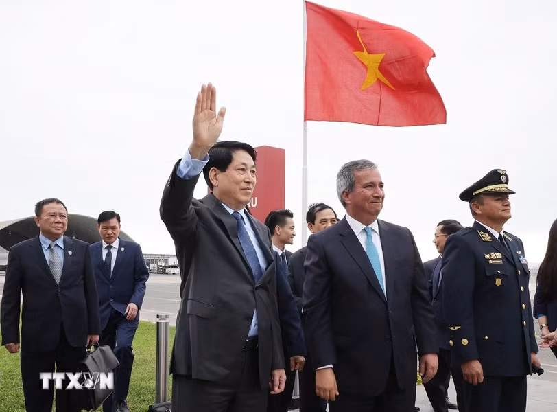 Chủ tịch nước bắt đầu chuyến thăm chính thức Peru và dự Tuần lễ Cấp cao APEC -0