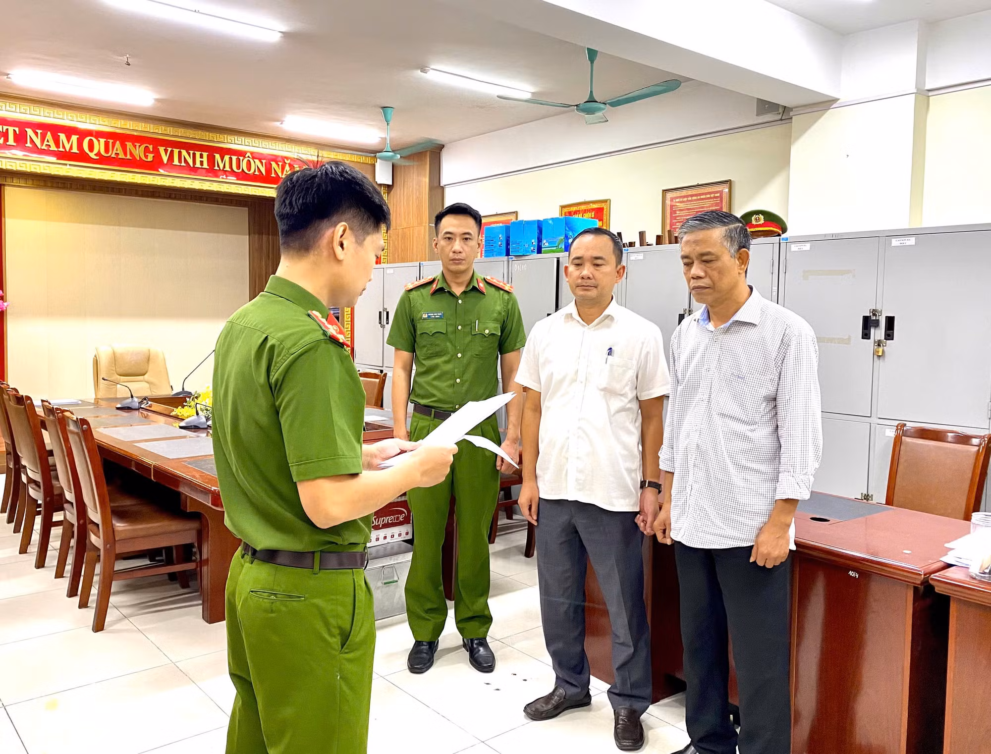 Bắt giám đốc và cựu giám đốc Trung tâm Quan trắc Tài nguyên và Môi trường tỉnh Quảng Ninh -0