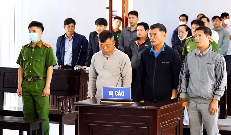 Hoãn phiên xử 3 thanh tra giao thông Ninh Thuận thiếu trách nhiệm gây chết người -0