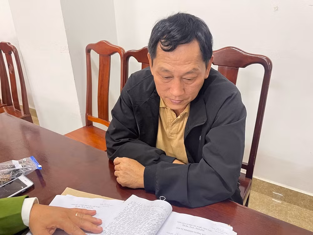 “Núp bóng” quán cà phê để tổ chức cá độ bóng đá -0