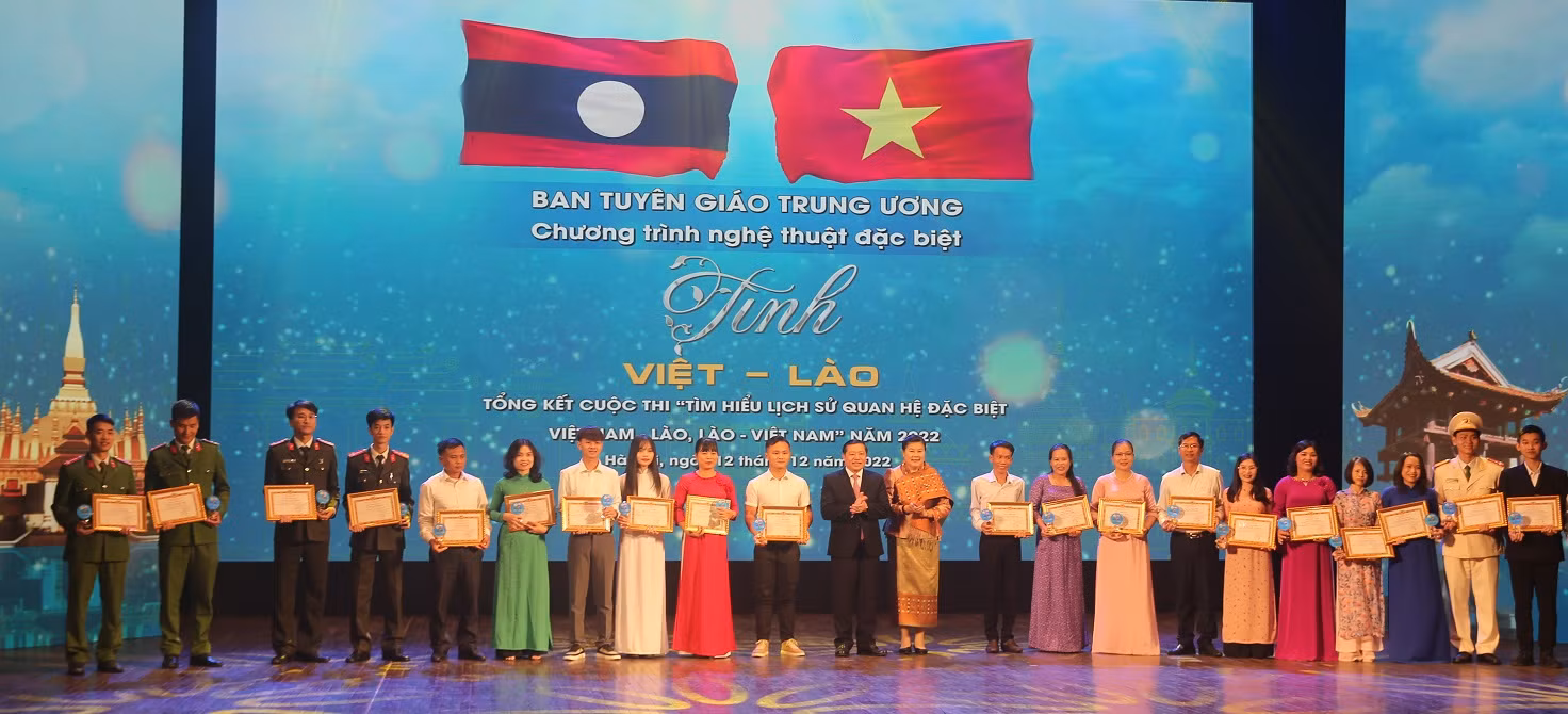 Tổ chức chương trình nghệ thuật và trao giải cuộc thi về tình đoàn kết Việt Nam – Lào -0