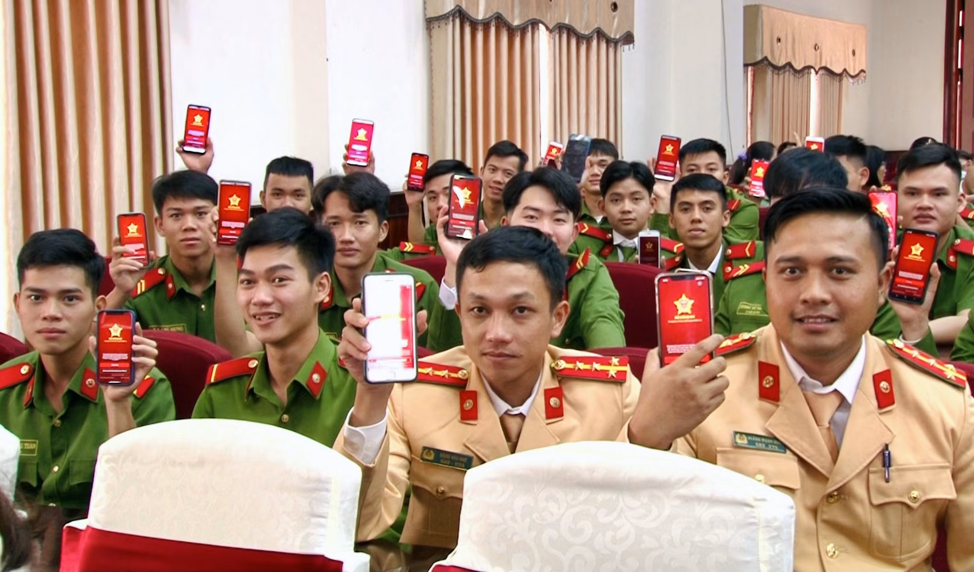 Tuổi trẻ Công an xung kích thực hiện chuyển đổi số -0