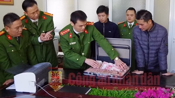 Vận chuyển trái phép lượng ngoại tệ giá trị 2 tỷ đồng
