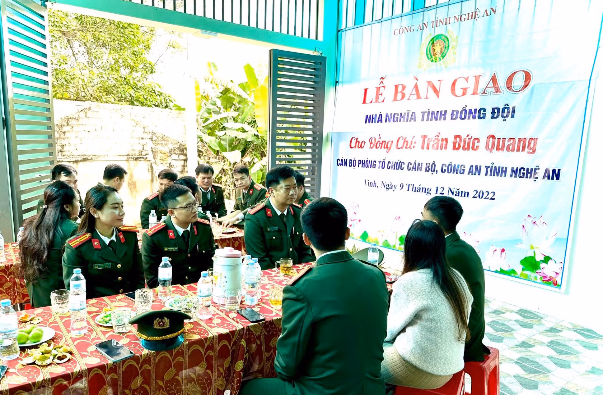 Bàn giao “Nhà nghĩa tình đồng đội” cho thượng uý Trần Đức Quang -0