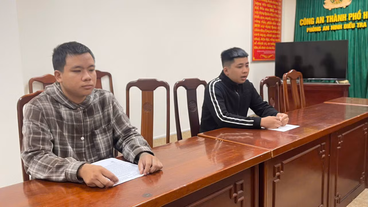 Khởi tố 2 đối tượng tàng trữ trái phép vũ khí quân dụng -0