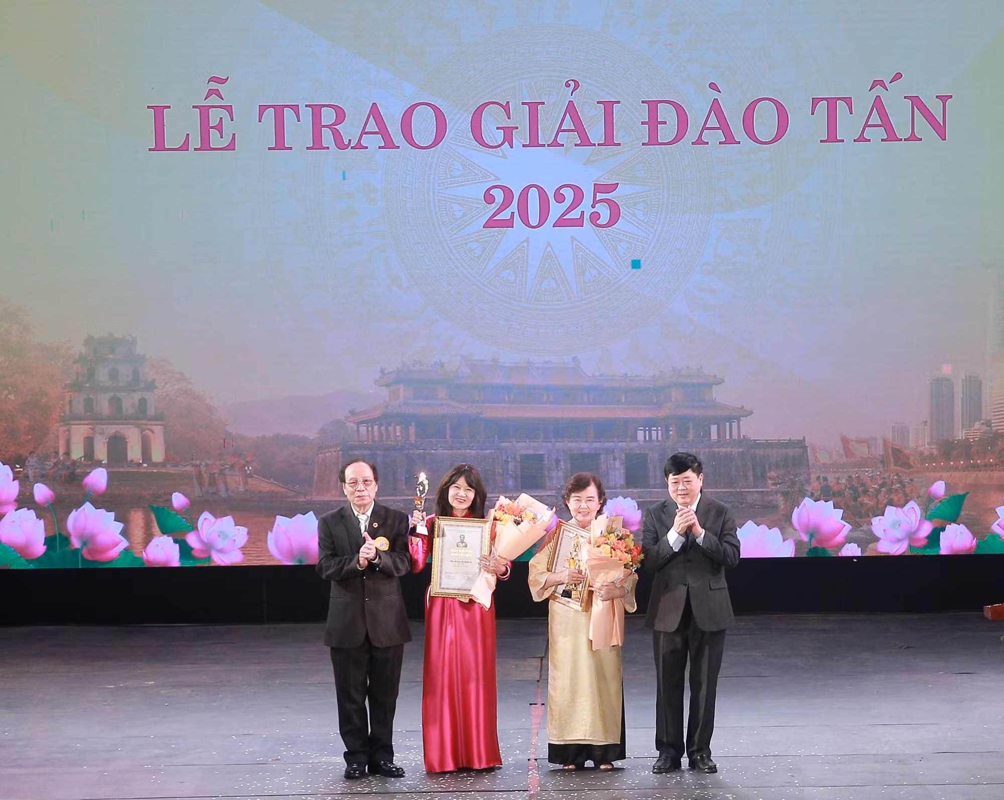Giải thưởng Đào Tấn năm 2025 vinh danh nhà viết kịch Lê Duy Hạnh, Lưu Quang Hà -0