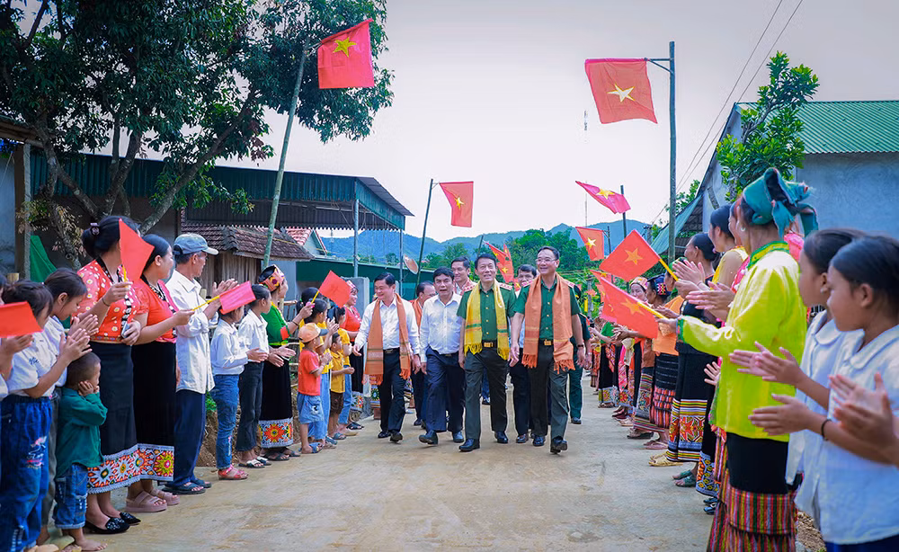xay-nha-nguoi-ngheo 1.jpg -0
