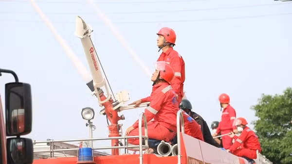 Hơn 500 người tham gia diễn tập phương án chữa cháy tại Khu công nghiệp VSIP Nghệ An