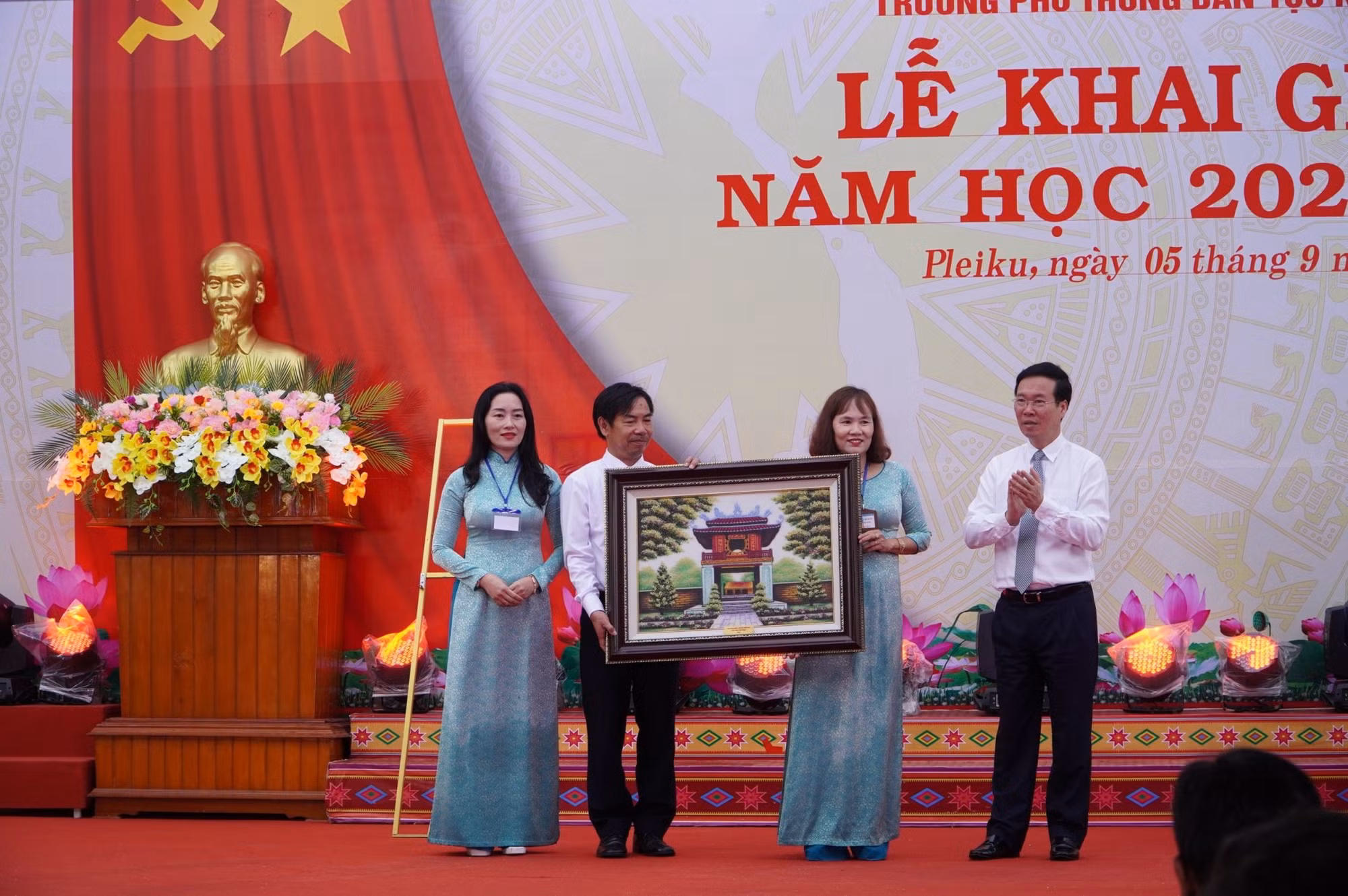 Chủ tịch nước dự lễ khai giảng năm học 2023-2024 tại Gia Lai -0