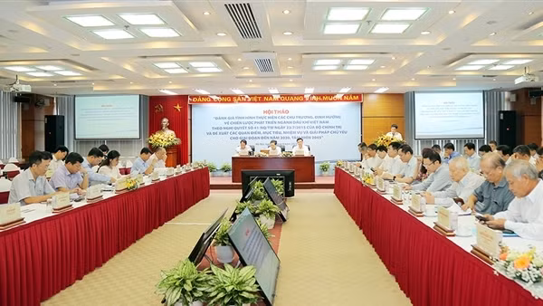 Xây dựng cơ chế, chính sách đặc thù, đảm bảo phát triển ngành Dầu khí nhanh, bền vững