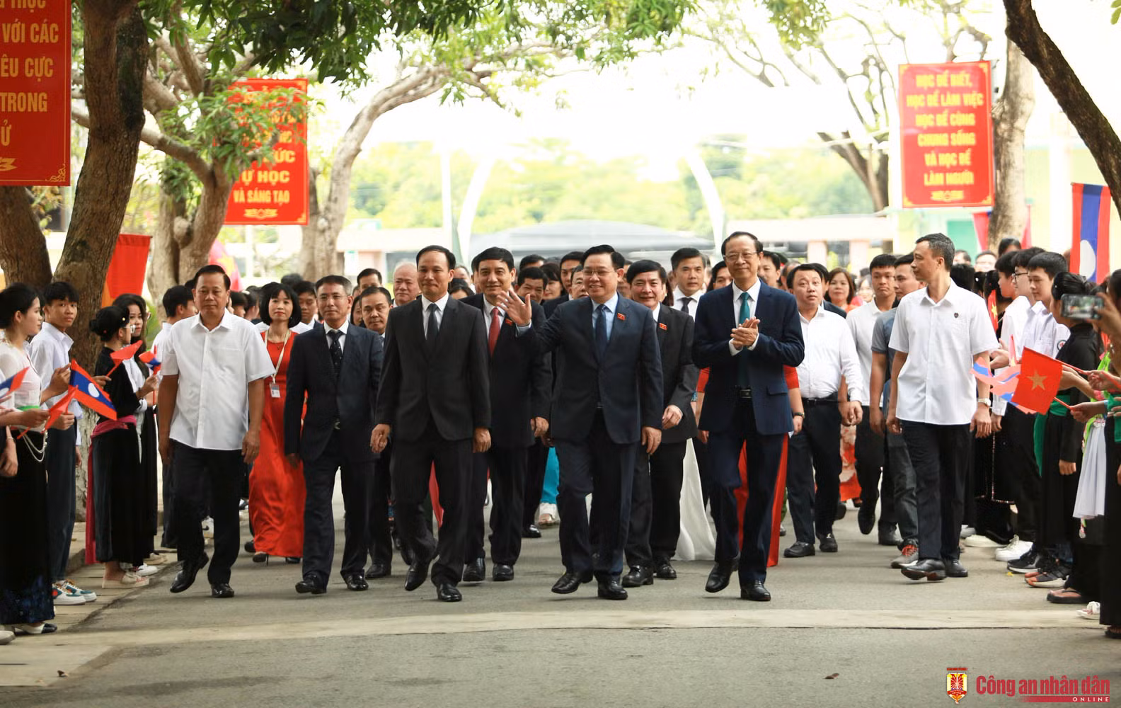 Chủ tịch Quốc hội Vương Đình Huệ dự lễ khai giảng tại Trường Hữu nghị T78 -0