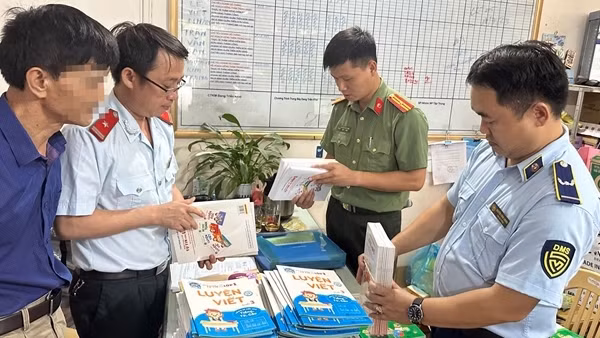 Phát hiện&nbsp;4 cơ sở kinh doanh sách lậu, sách giả tại Nghệ An