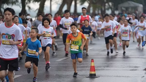 Giải chạy Hà Nội Marathon Techcombank lan tỏa tinh thần "Bước chạy vì một Việt Nam vượt trội"