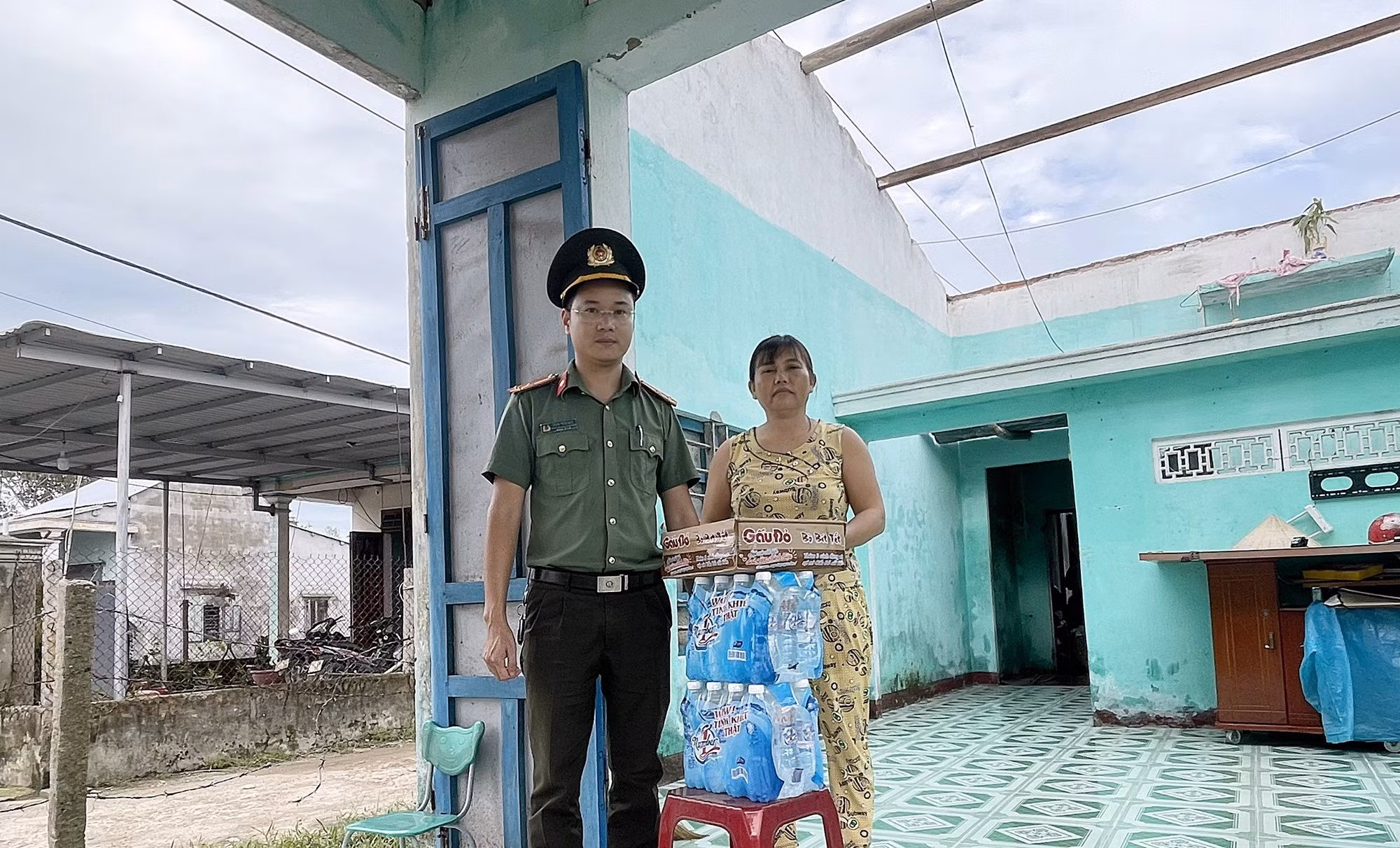 Sát cánh cùng người dân khắc phục hậu quả bão, lũ -0