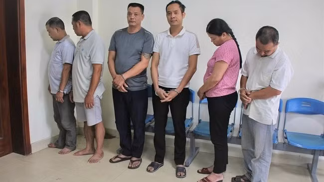 Phá sới bạc trong quán karaoke có trang bị vũ khí “nóng” -0