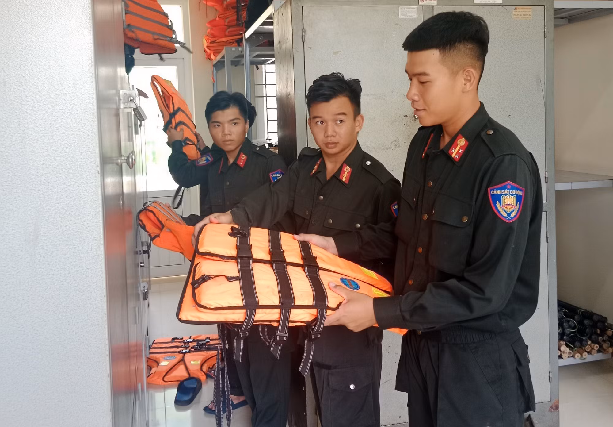  Công an các tỉnh Nam Trung bộ tất bật triển khai phương án ứng phó cơn bão Noru -0