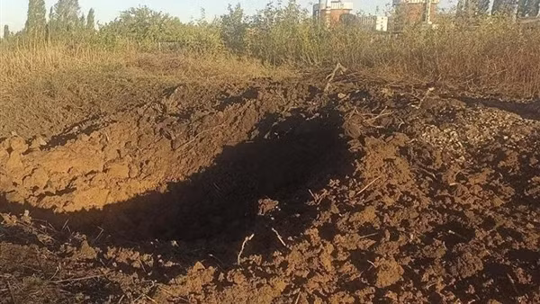 Tên lửa Nga tạo ra "miệng núi lửa" ngay sát nhà máy điện hạt nhân Ukraine