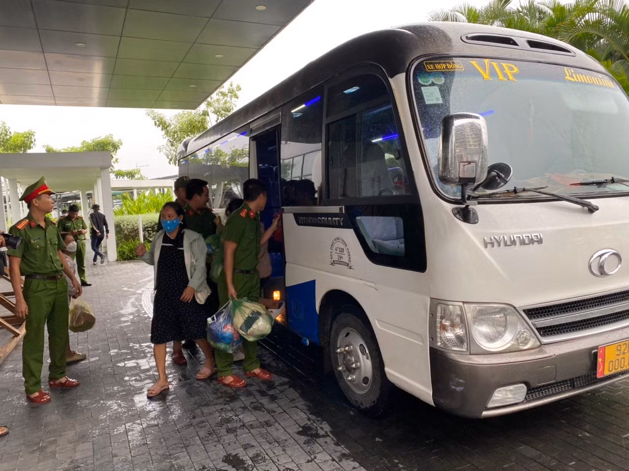 Nhiều khách sạn tại Đà Nẵng, Hội An miễn phí cho du khách và người dân tránh trú bão -1